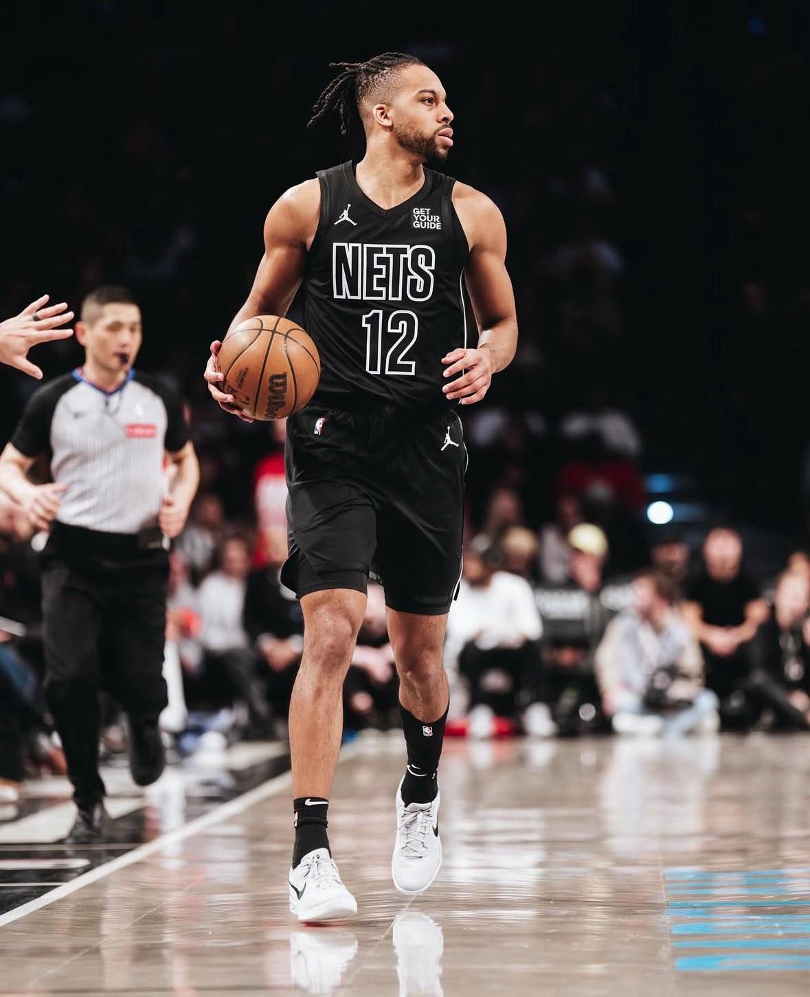 app下载-利好曾凡博，记者：篮网裁掉双向合同球员埃夫布翁万